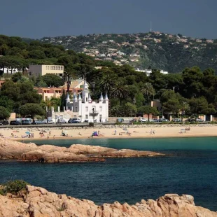 ¿Por qué debes visitar la Playa de Sant Pol S’Agaró?